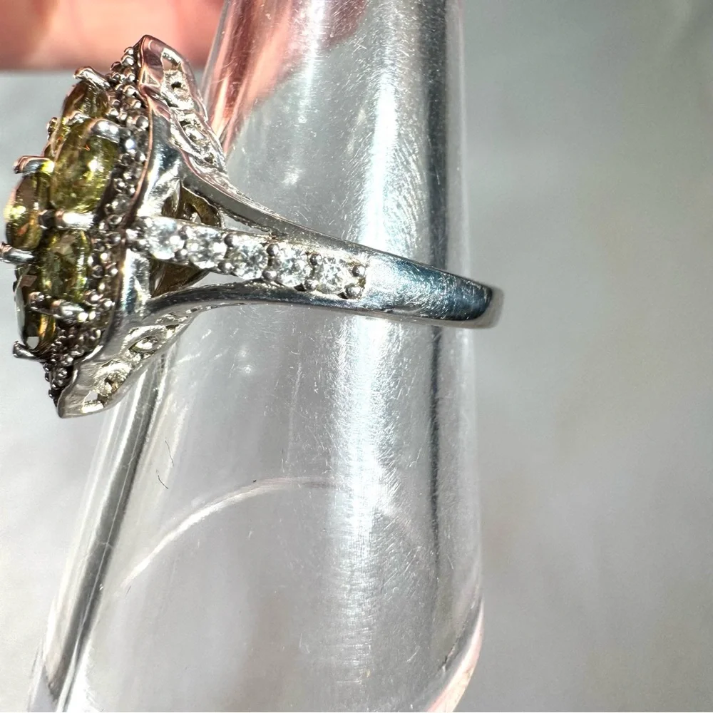 Peridot and CZ ring in 925 Sterling silver new never worn size 8 - Picture 3 of 7
